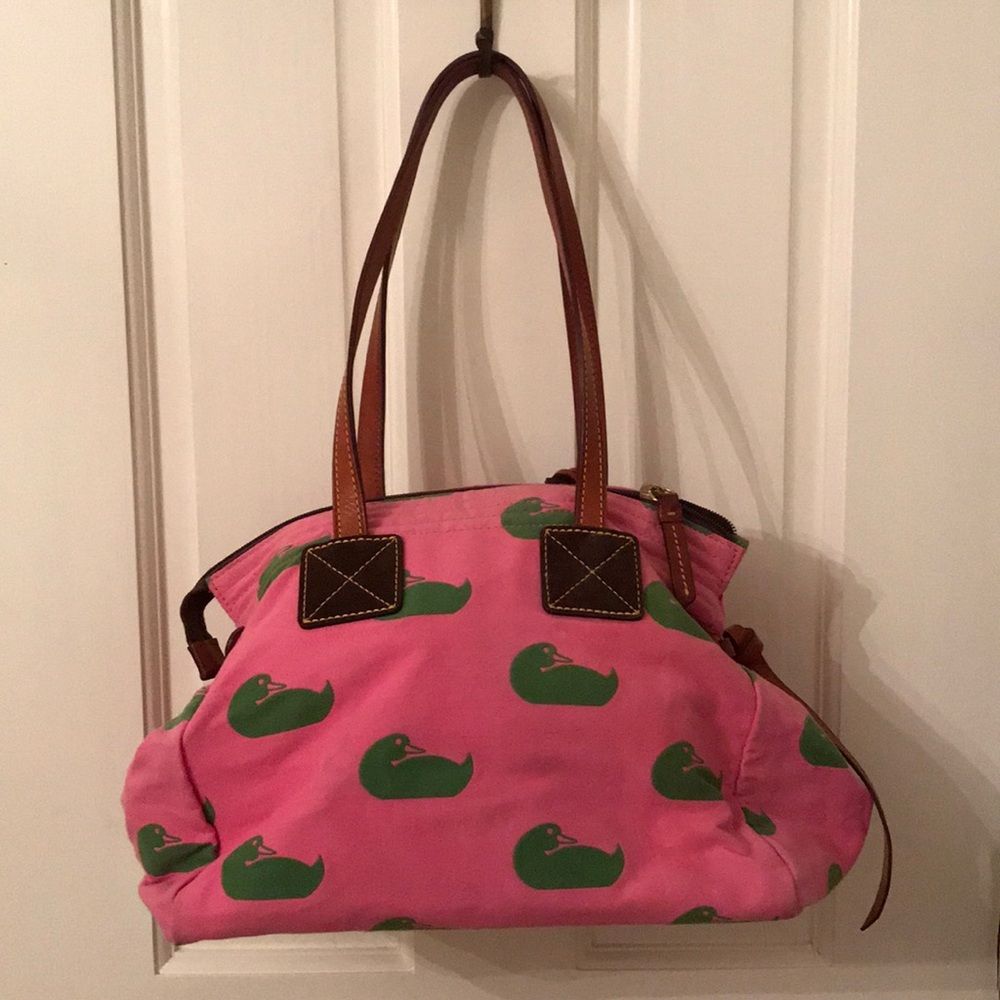 Dooney & Bourke purse. Like new. Smoke free home.